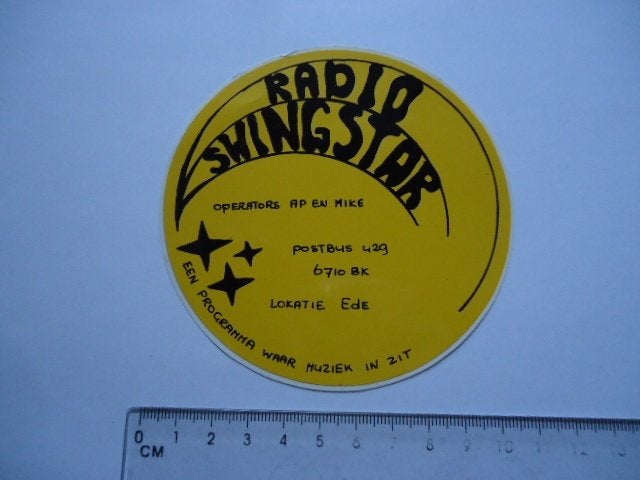 sticker oud PIRAAT Ede radio zender SWINGSTAR ap mike deejay, Verzenden, Zo goed als nieuw, Bedrijf of Vereniging