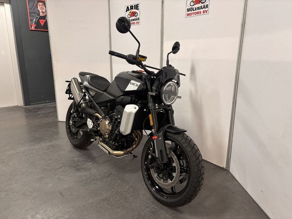 Husqvarna SVARTPILEN 801 (bj 2026), 2 cilinders, Bedrijf, Onbekend, Meer dan 35 kW