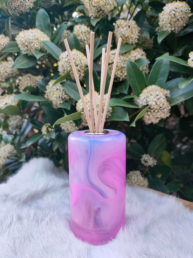 Roze en paarse diffuser met stokjes, Huis en Inrichting, Woonaccessoires | Overige, Nieuw, Kunststof, Meerkleurig, Modern, Ophalen of Verzenden
