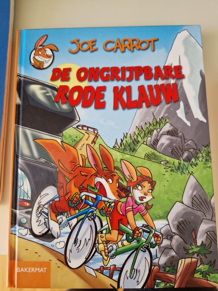 Joe Carrot - De ongrijpbare rode klauw, Boeken, Ophalen of Verzenden, Zo goed als nieuw, Fictie algemeen