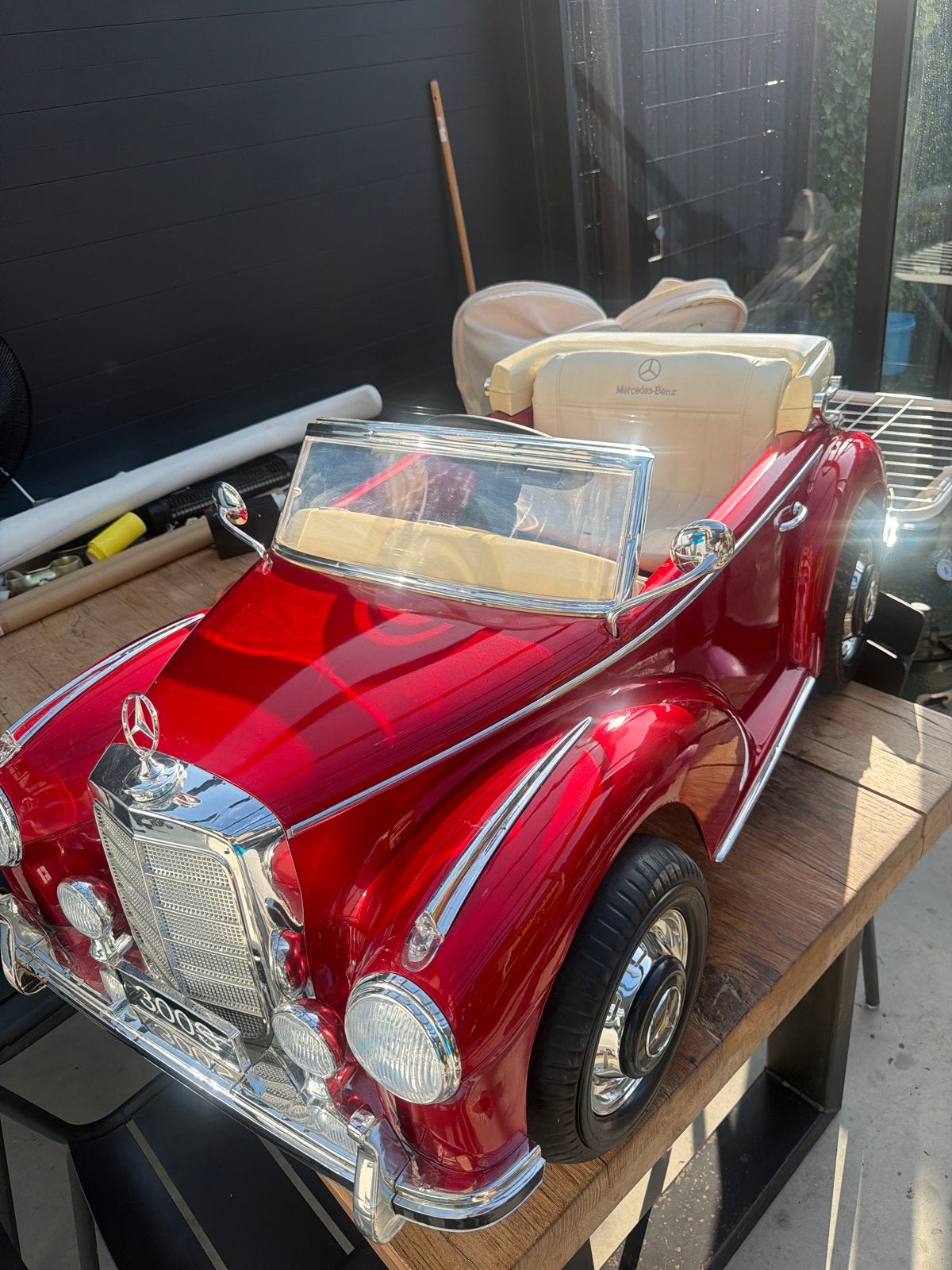 Mercedes 300S kinderauto op accu met afstandsbediening, Ophalen, Zo goed als nieuw, Loopvoertuig