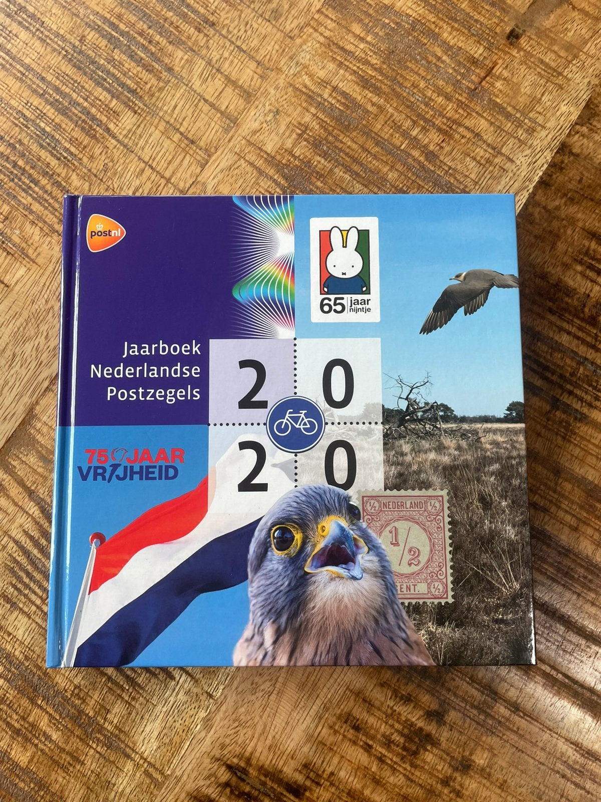 2020 Jaarboek Nederland Nu: € 105,00 Compleet met zegels.PF, Postzegels en Munten, Ophalen of Verzenden, Na 1940, Postfris