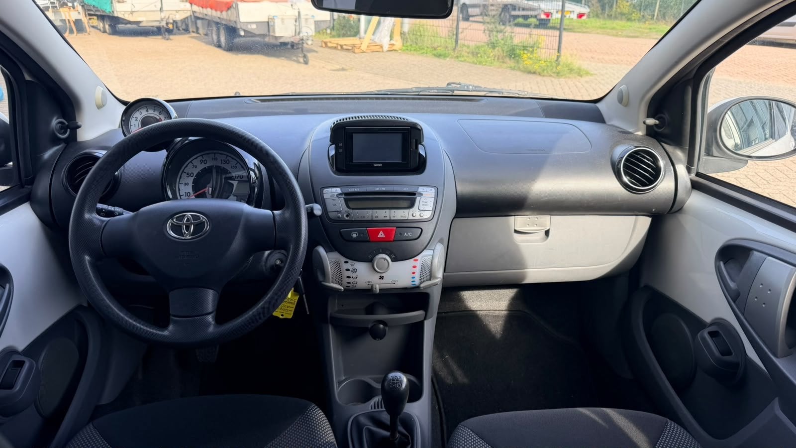 Foto 7 van Toyota Aygo 1.0-12V Dynamic Navigator - Airco - Elektrische