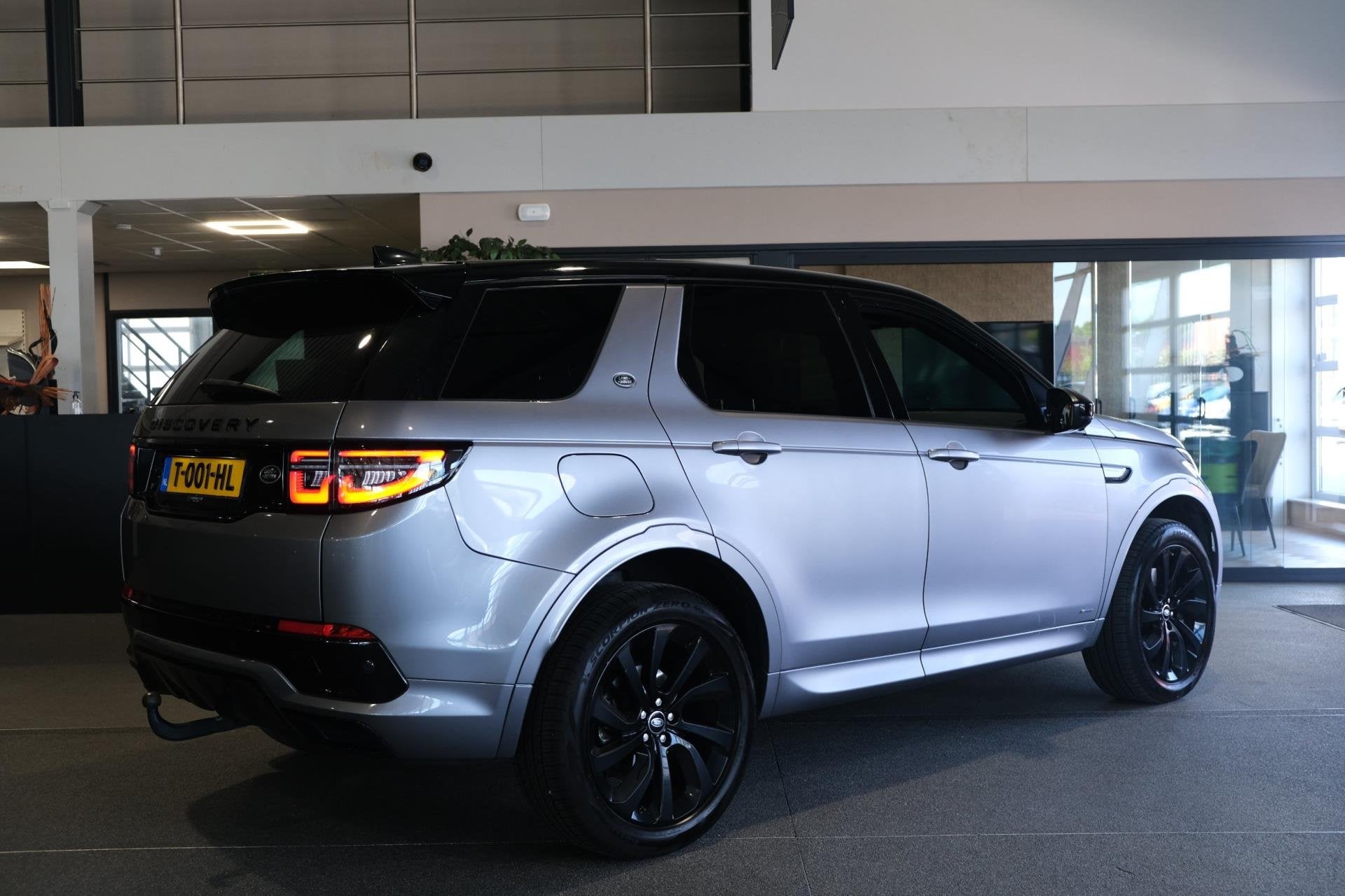 Land Rover Discovery Sport D180 2.0 R-Dynamic S Facelift Nav, Auto's, Automaat, Dealer onderhouden, Gebruikt, 4 cilinders