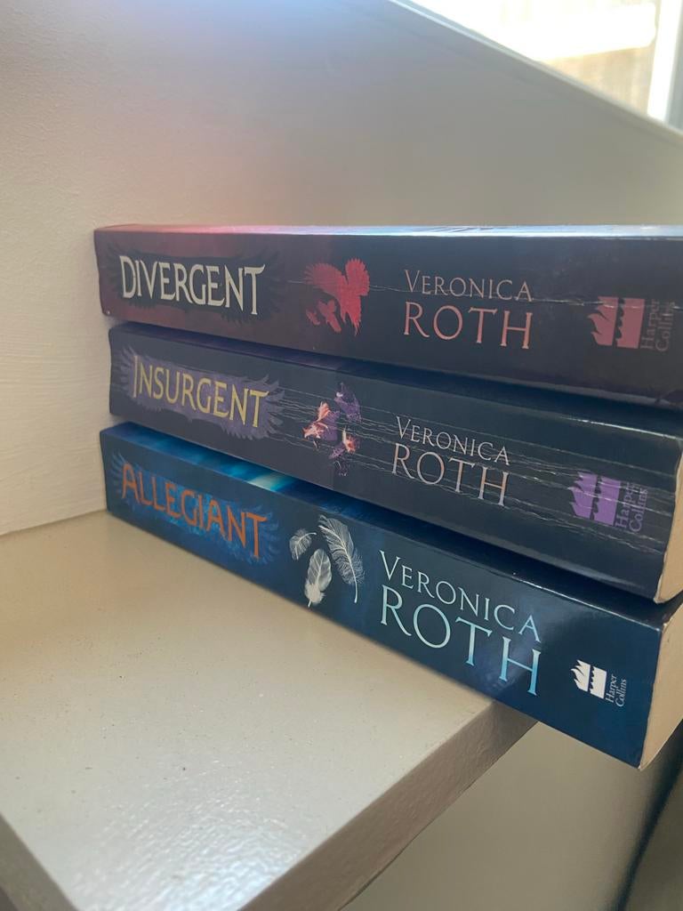 Divergent Trilogie (Divergent, Insurgent, Allegiant), Ophalen, Zo goed als nieuw