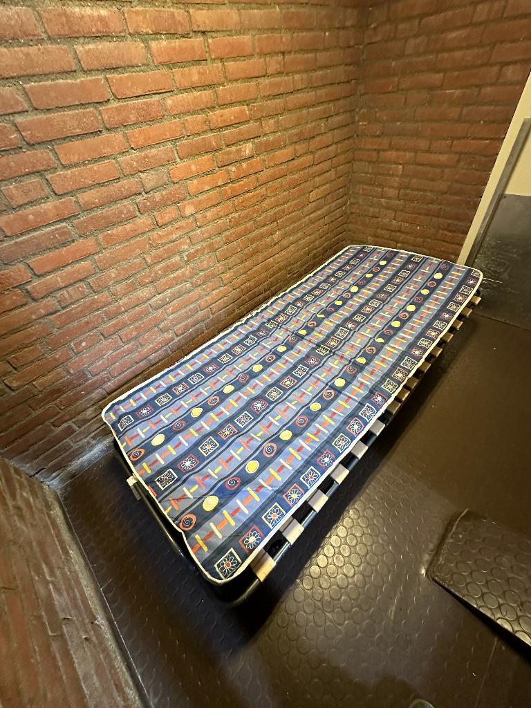 Vouwbed, Ophalen, Overige materialen, 190 cm of minder, Zo goed als nieuw