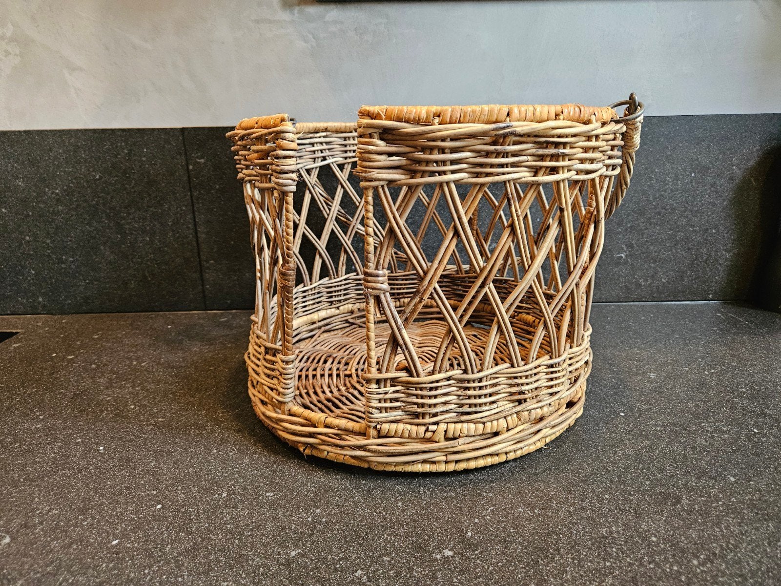 GRATIS Rivièra Maison bordenmand van rattan, Huis en Inrichting, Woonaccessoires | Schalen en Manden, Ophalen, Overige materialen