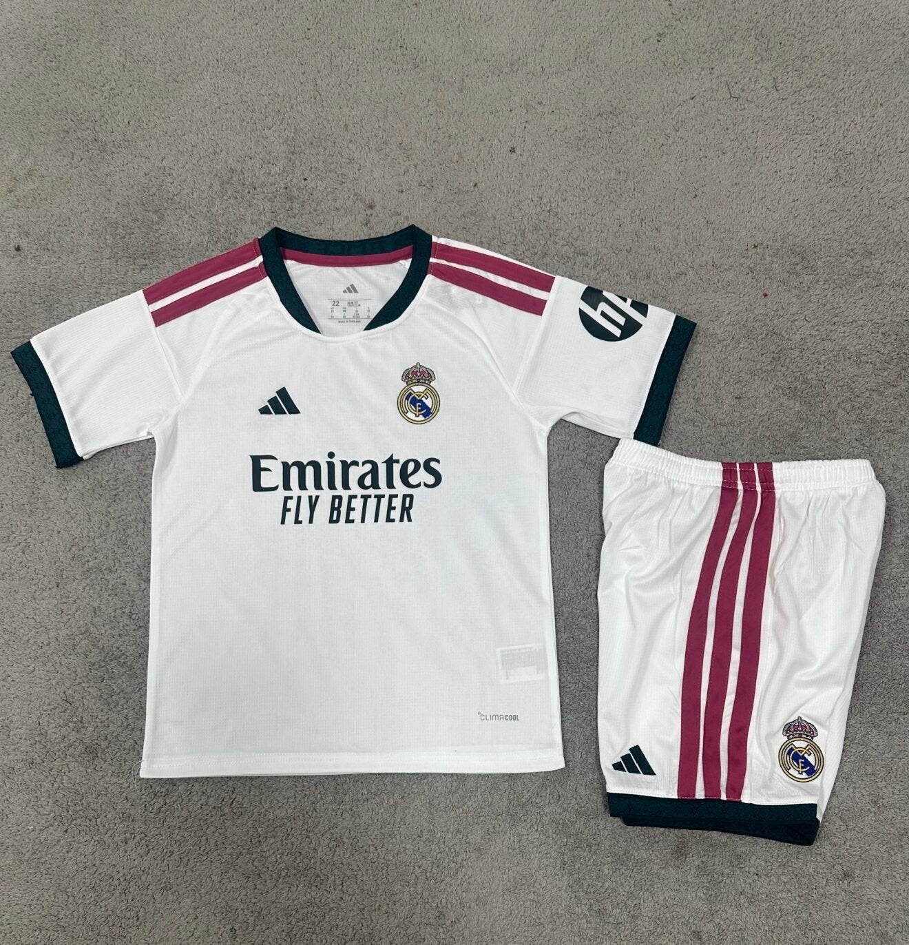 Real Madrid Kinder Voetbaltenue 26/27 | | Maten 92 t/m 164, Maat XS of kleiner, Ophalen of Verzenden, Nieuw, Set