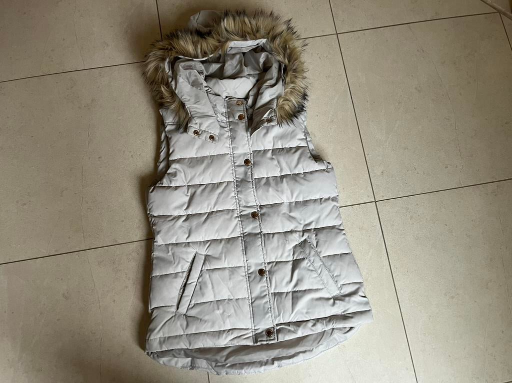 H&M Beige/zandkleur bodywarmer afneembare capuchon 164 nieuw, Kinderen en Baby's, Kinderkleding | Maat 164, Ophalen of Verzenden