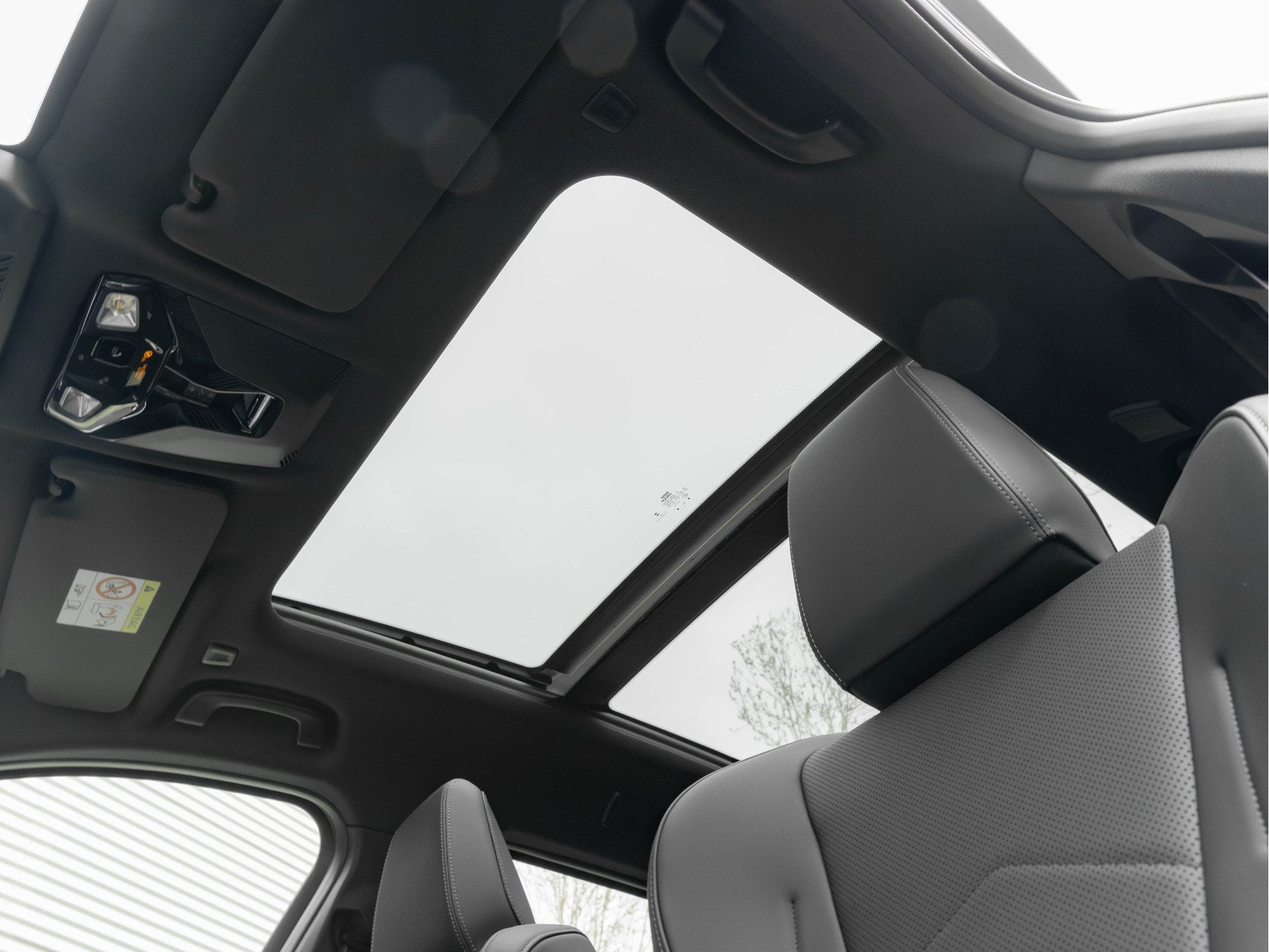 BMW X1 sDrive18i M-Sport Pro - Pano - Memoryzetel - Trekhaak, 12 maanden, 136 pk, Gebruikt, Leder