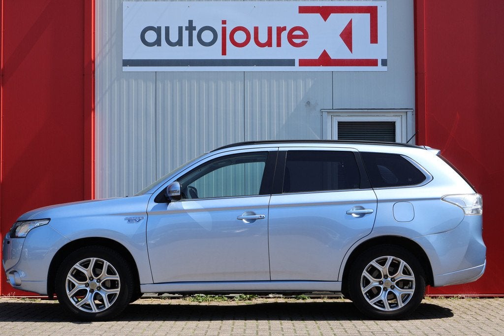 Mitsubishi Outlander 2.0 PHEV Instyle (bj 2013, automaat), Auto's, Mitsubishi, Zwart, 4 cilinders, Blauw, Bedrijf