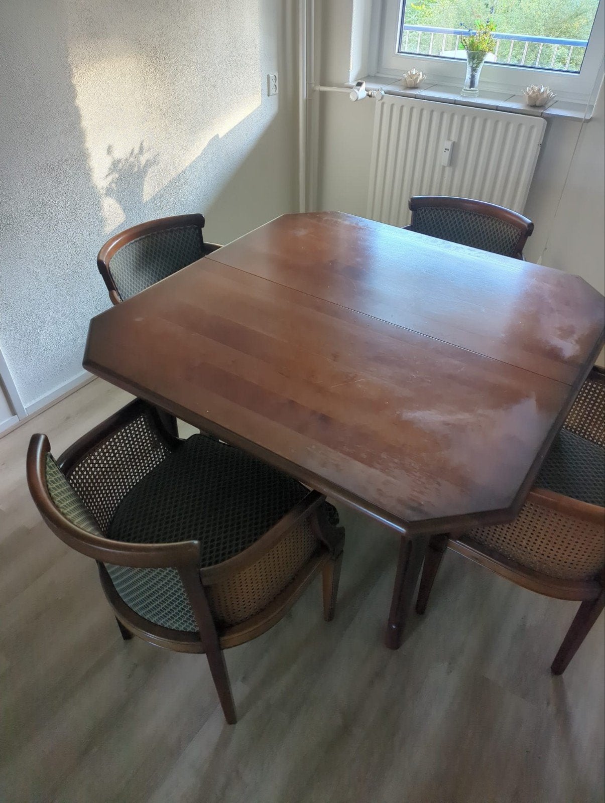 SEROTINA EXCLUSIEF EETHOEK UITSCHUIFBAAR COMPLEET NIEUWSTAAT, Huis en Inrichting, Complete eetkamers, Ophalen, Zo goed als nieuw