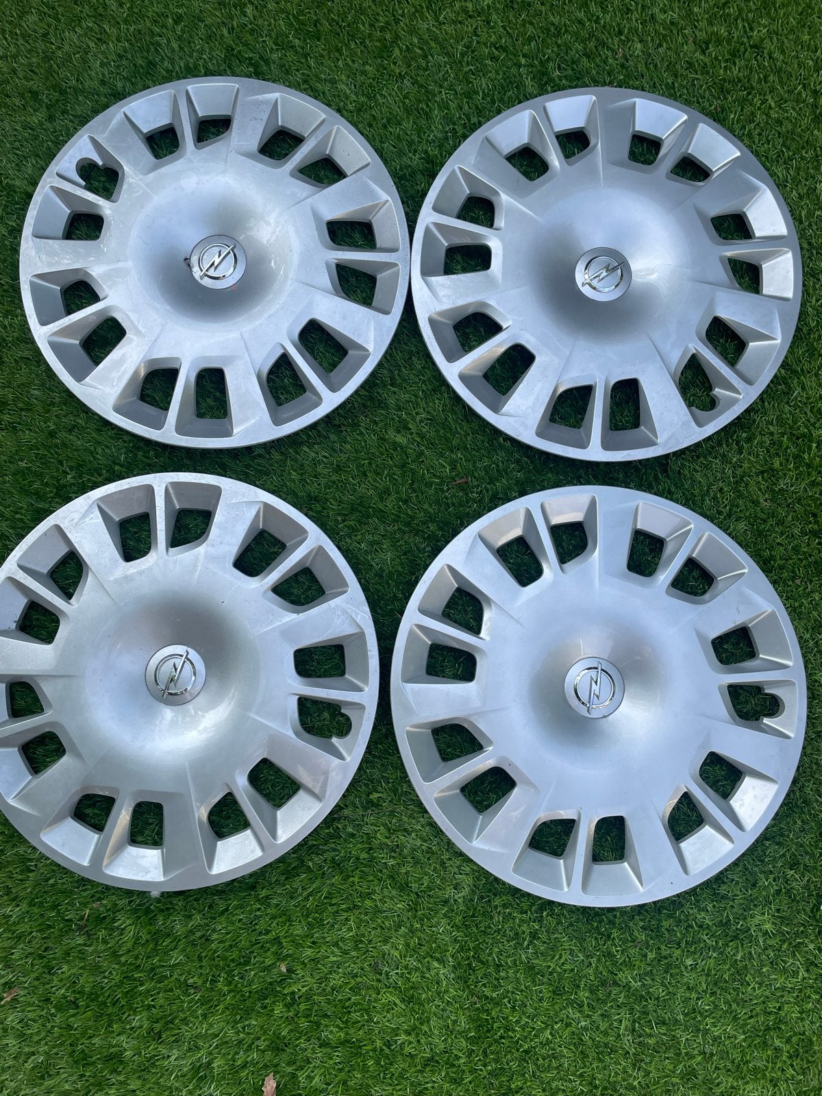 Origineel Set 4 nette 16 inch Opel wieldoppen (nieuw model), Ophalen of Verzenden, Zo goed als nieuw