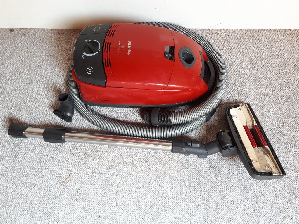 Miele stofzuiger 2000 W, Ophalen, Gebruikt, Stofzak, 2000 watt of meer