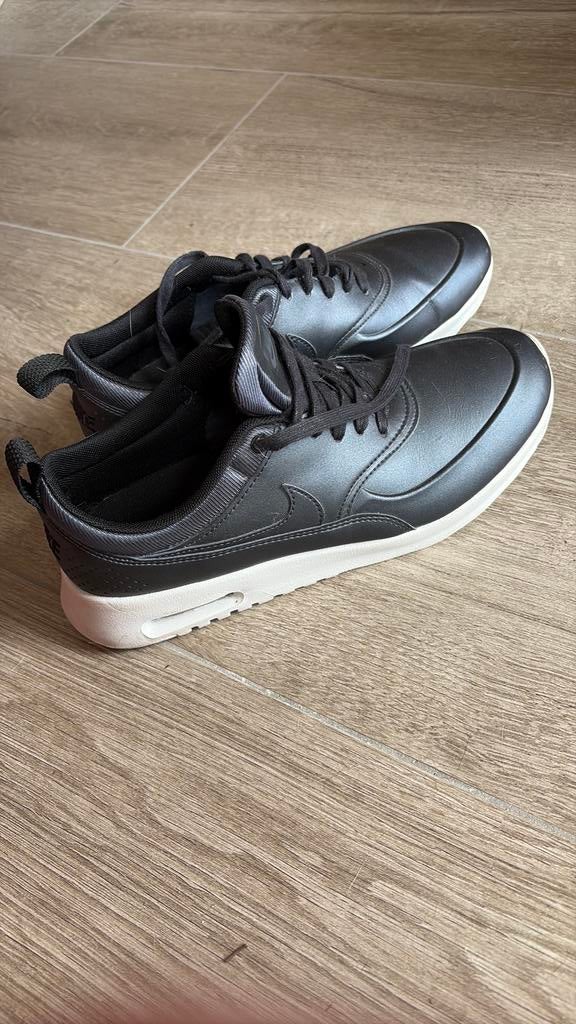 Nike W Air Max Thea SE Metallic Hematite, maat 40,5, Ophalen of Verzenden, Gedragen, Zwart, Sneakers of Gympen