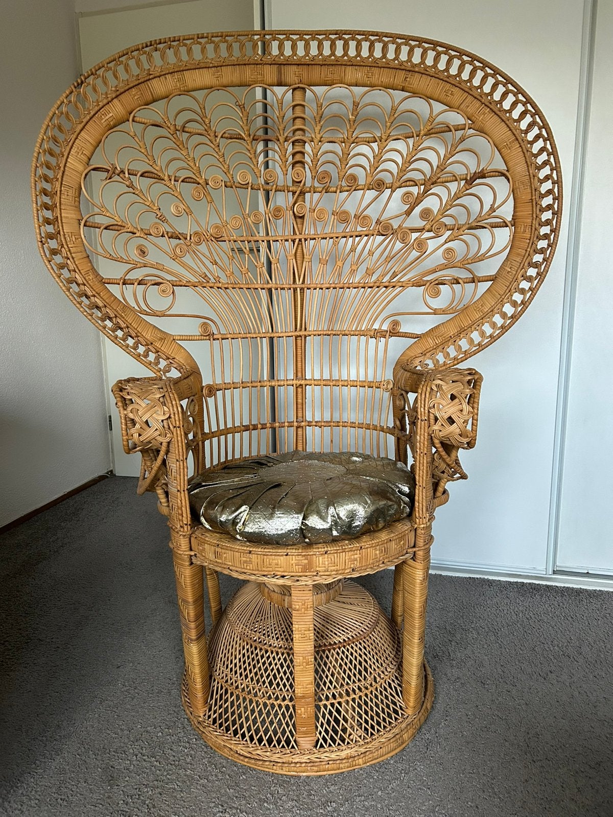 Rotan Pauwen stoel 150 cm H, 110 cm B, Huis en Inrichting, Ophalen, Bruin, Riet of Rotan, Zo goed als nieuw