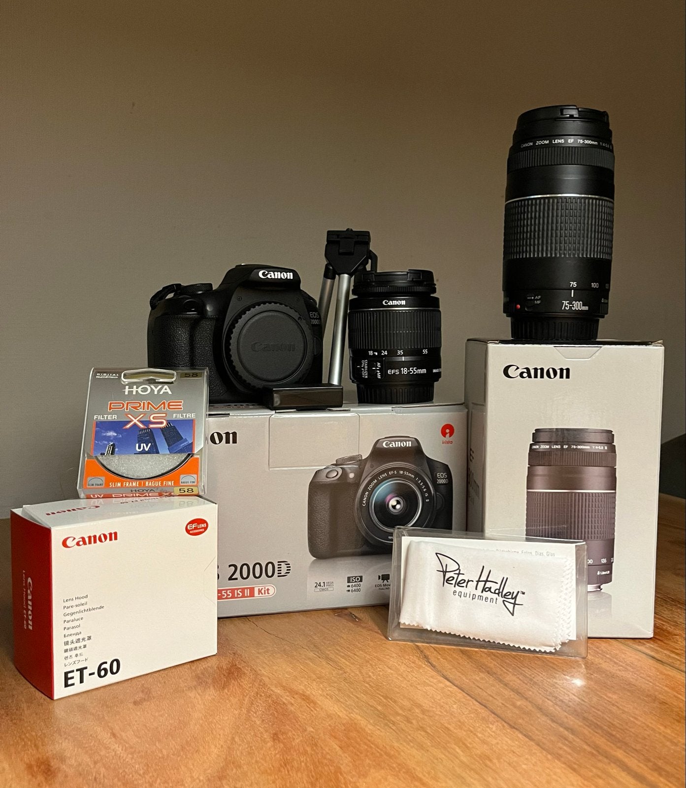 Canon EOS 2000D Spiegelreflexcamera met 2 lenzen en accessoi, Spiegelreflex, Canon, Zo goed als nieuw, Accu