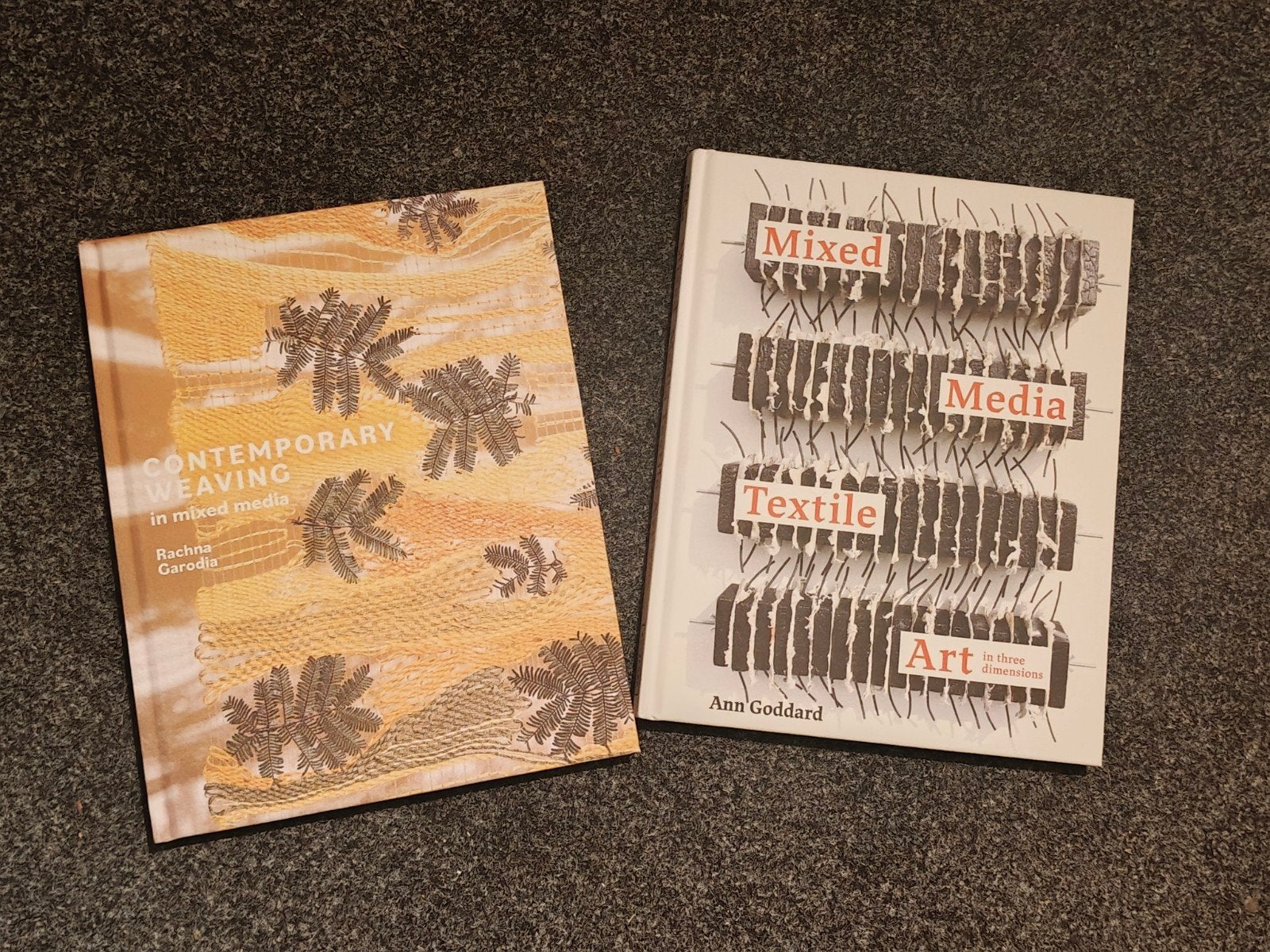 Kunstboeken textile. Mixed media & Contemporary weaving, Ophalen of Verzenden, Zo goed als nieuw