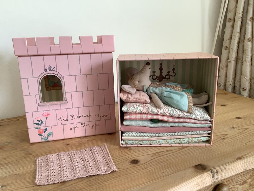 Prinses op de erwt in eigen kasteel, Ophalen of Verzenden, Nieuw, Pop