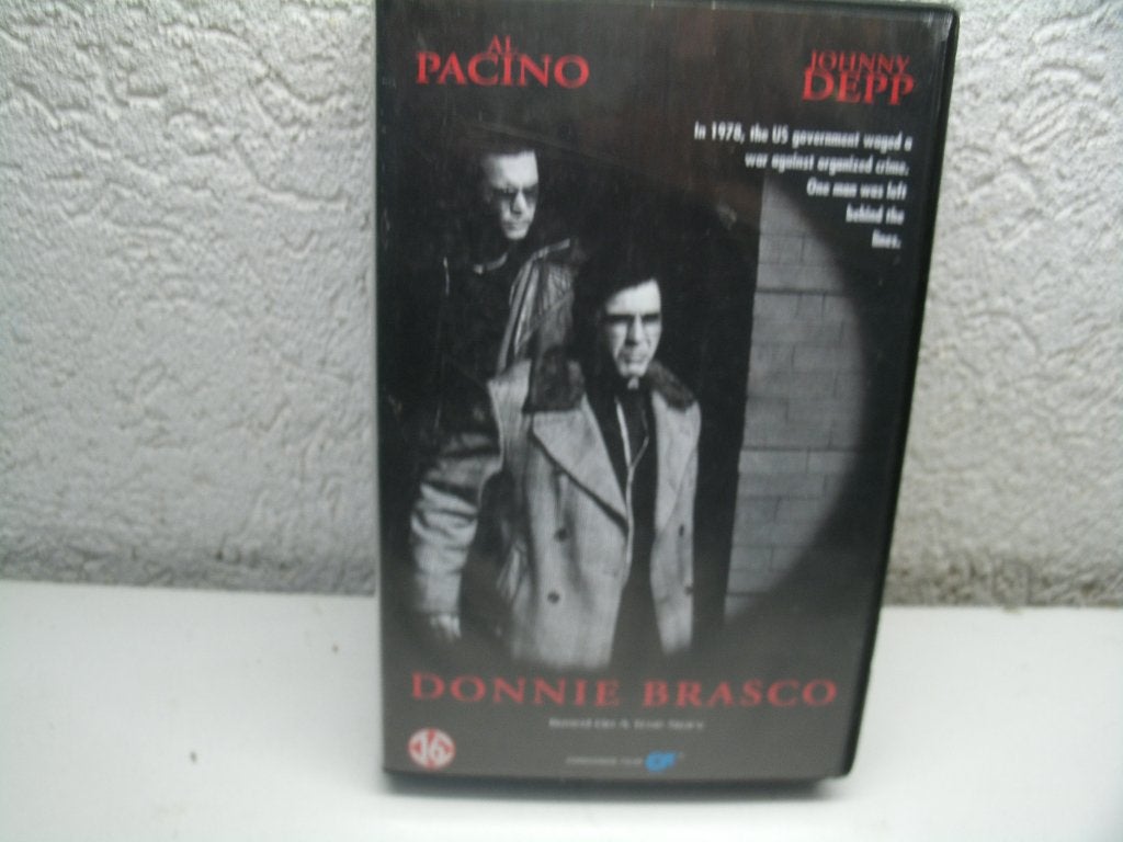 vhs 115b donnie brasco, Cd's en Dvd's, VHS | Film, Alle leeftijden, Ophalen of Verzenden, Zo goed als nieuw, Actie en Avontuur