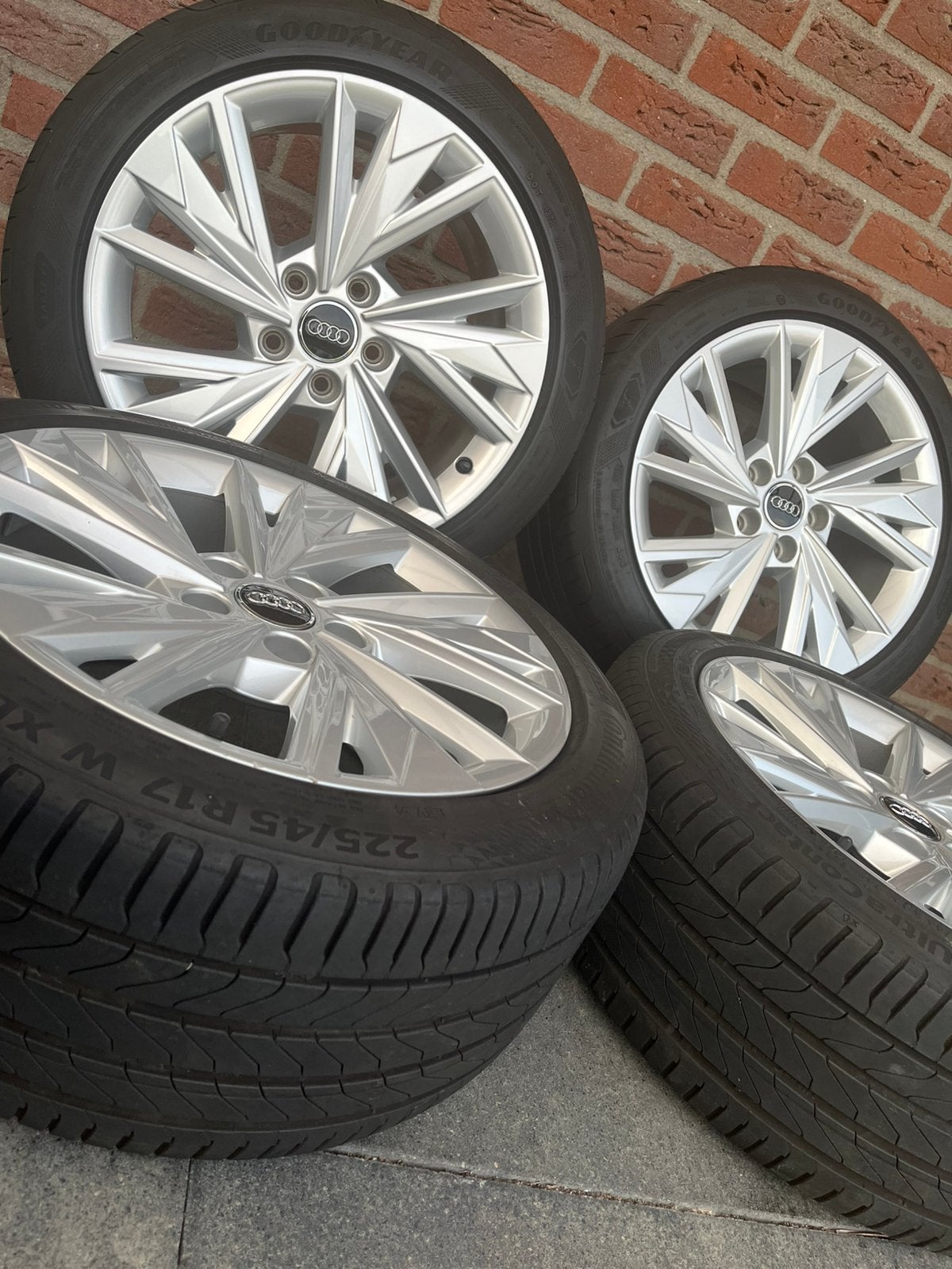 5x112 Originele Audi 8Y velgen 17 inch 225/45/17 zomerbanden, Auto-onderdelen, Banden en Velgen, Ophalen, 17 inch, Zomerbanden