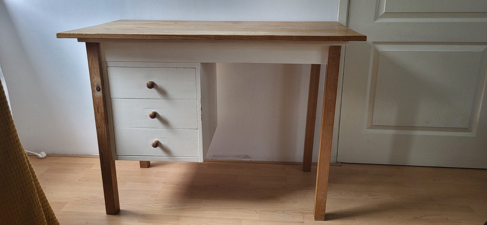 Mooi houten bureau met 3 lades - 140x60x80 cm, Ophalen, Gebruikt, Hout, 140 cm