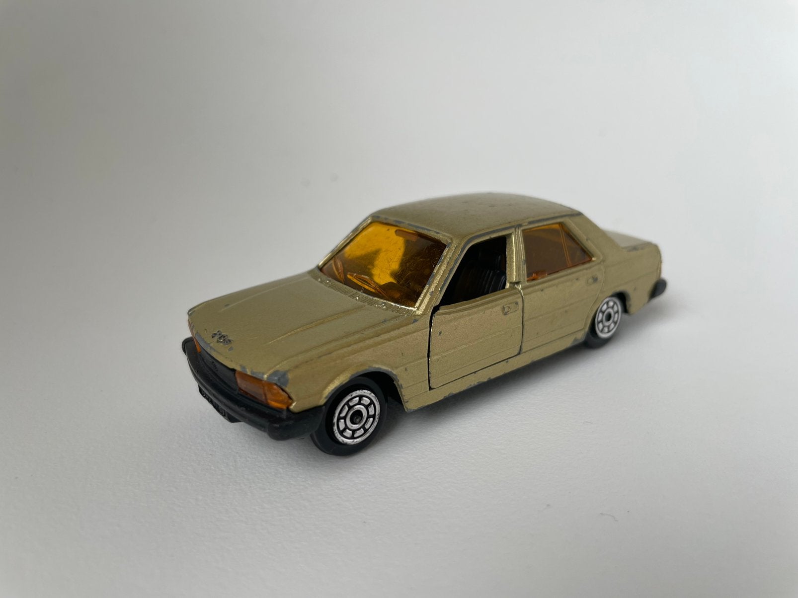 model Peugeot 505 sedan, goudkleurig, Norev Jetcar, 1/43, Ophalen of Verzenden, Gebruikt, Auto, Norev