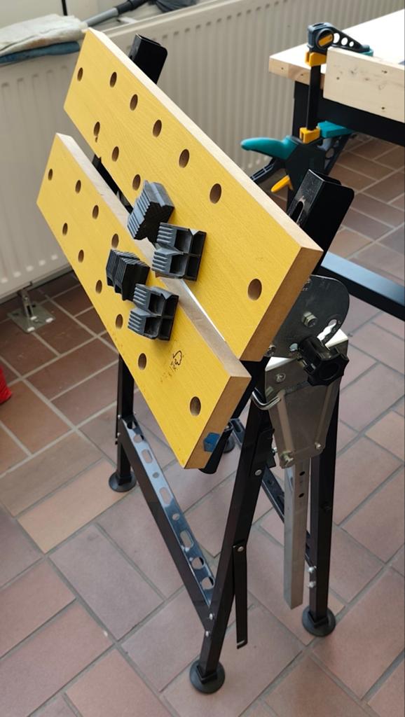 Opvouwbare werkbank met bankschroef en camping tafet, Doe-het-zelf en Verbouw, Werkbanken, Ophalen, Zo goed als nieuw, 70 tot 120 cm