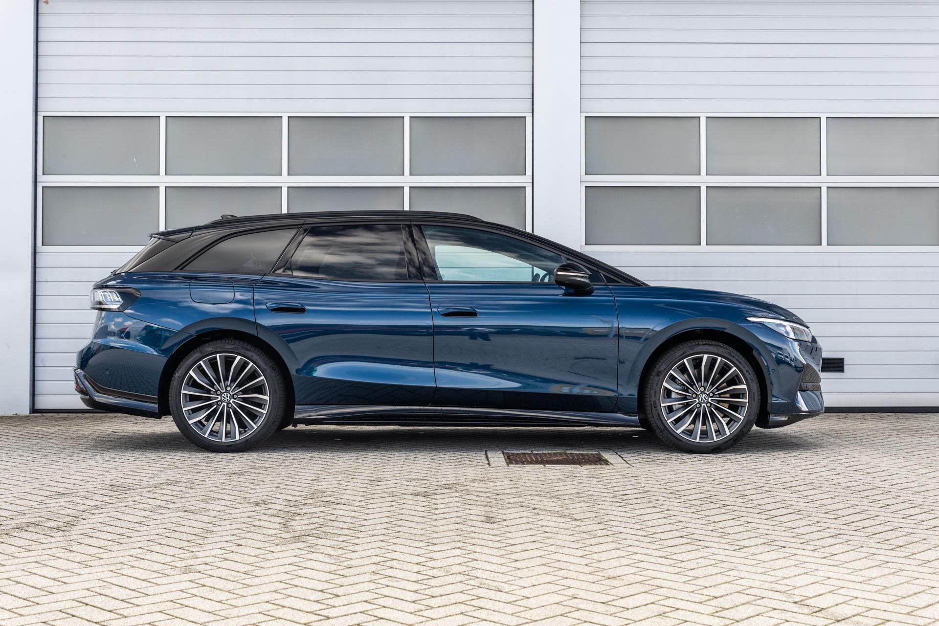 Volkswagen ID.7 Tourer Limited Edition Plus 286pk 77 kWh | V, Auto's, Automaat, 12 maanden, Achterwielaandrijving, Zwart