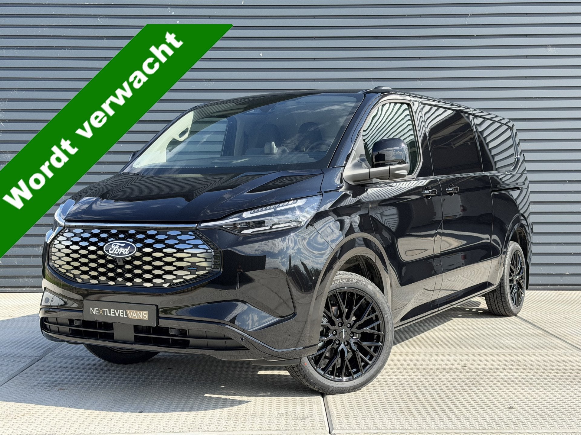 Ford E-Transit Cust. 340 L2H1 Limited 71 kWh | Dubbele Schui, Auto's, Bestelauto's, Automaat, Achterwielaandrijving, Gebruikt