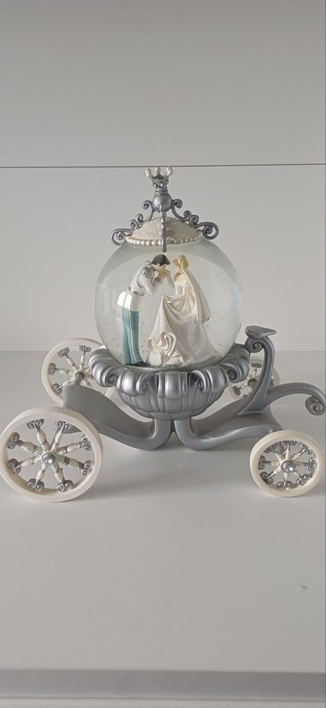 Disney snowglobe Assepoester, Verzamelen, Disney, Ophalen, Assepoester of Belle, Zo goed als nieuw, Beeldje of Figuurtje
