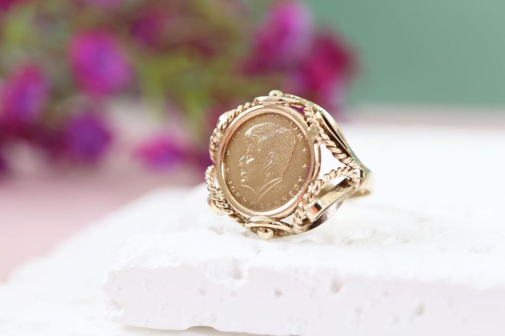 8 Karaat Vintage Dames Ring | JFK Muntring, 18 tot 19, Ophalen of Verzenden, Zo goed als nieuw, Dame