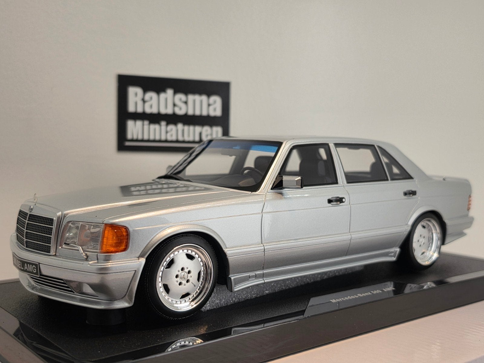 -Benz 560 (W126) 6.0 SEL AMG Brilliant Silver - 1:18 Otto, OttOMobile, Auto, Nieuw, Ophalen of Verzenden