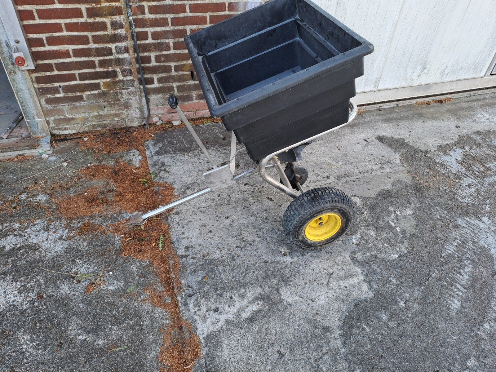 professionele spyker getrokken strooier, Ophalen, Spyker