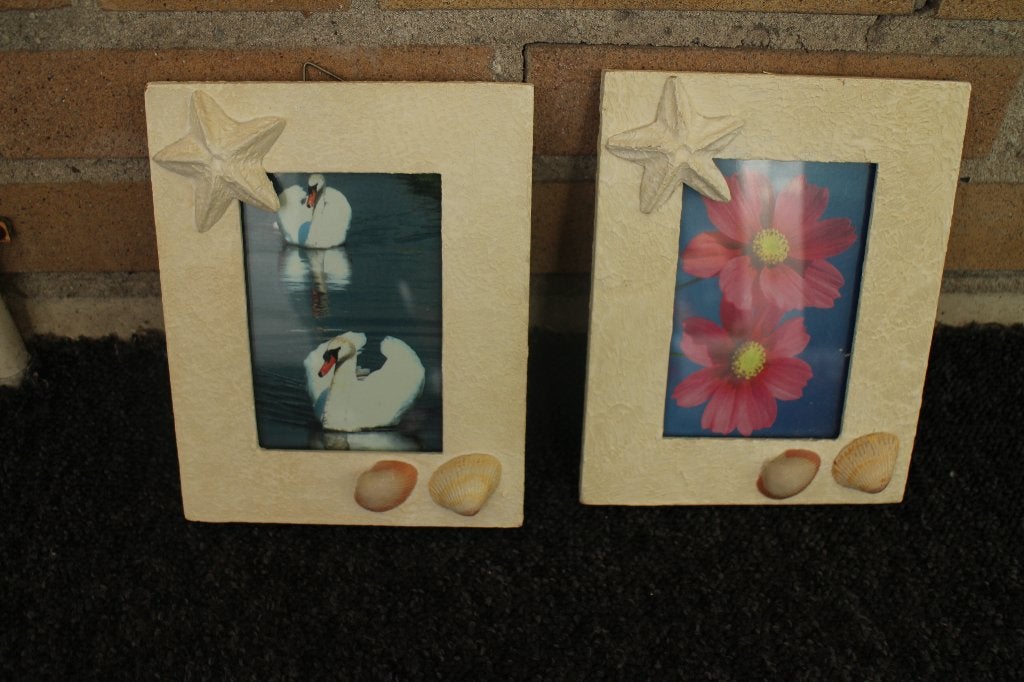 2x FOTOLIJSTEN met FOTO erin, Beige, Standaard fotolijst, Ophalen of Verzenden, Zo goed als nieuw