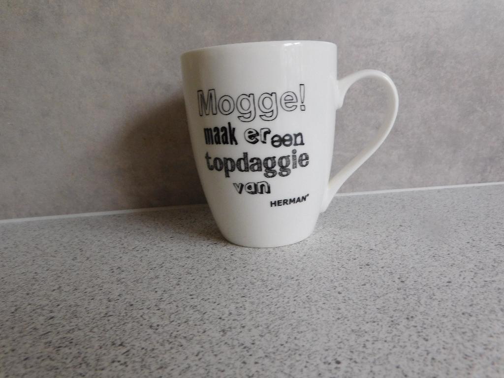 Mok 10,5x8 cm. Mogge,.. Herman den Blijker, Ophalen of Verzenden, Zo goed als nieuw, Overige stijlen, Kop(pen) en/of Schotel(s)
