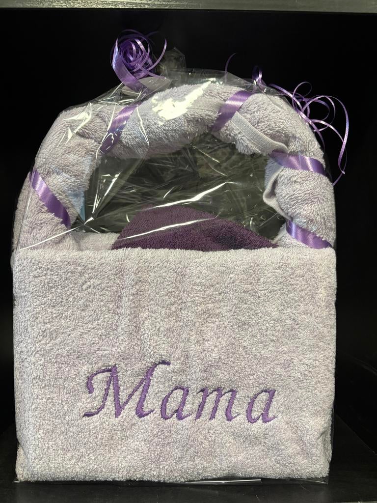 Handdoekenset 'Mama' in paars, Ophalen of Verzenden, Nieuw, Paars, Handdoek