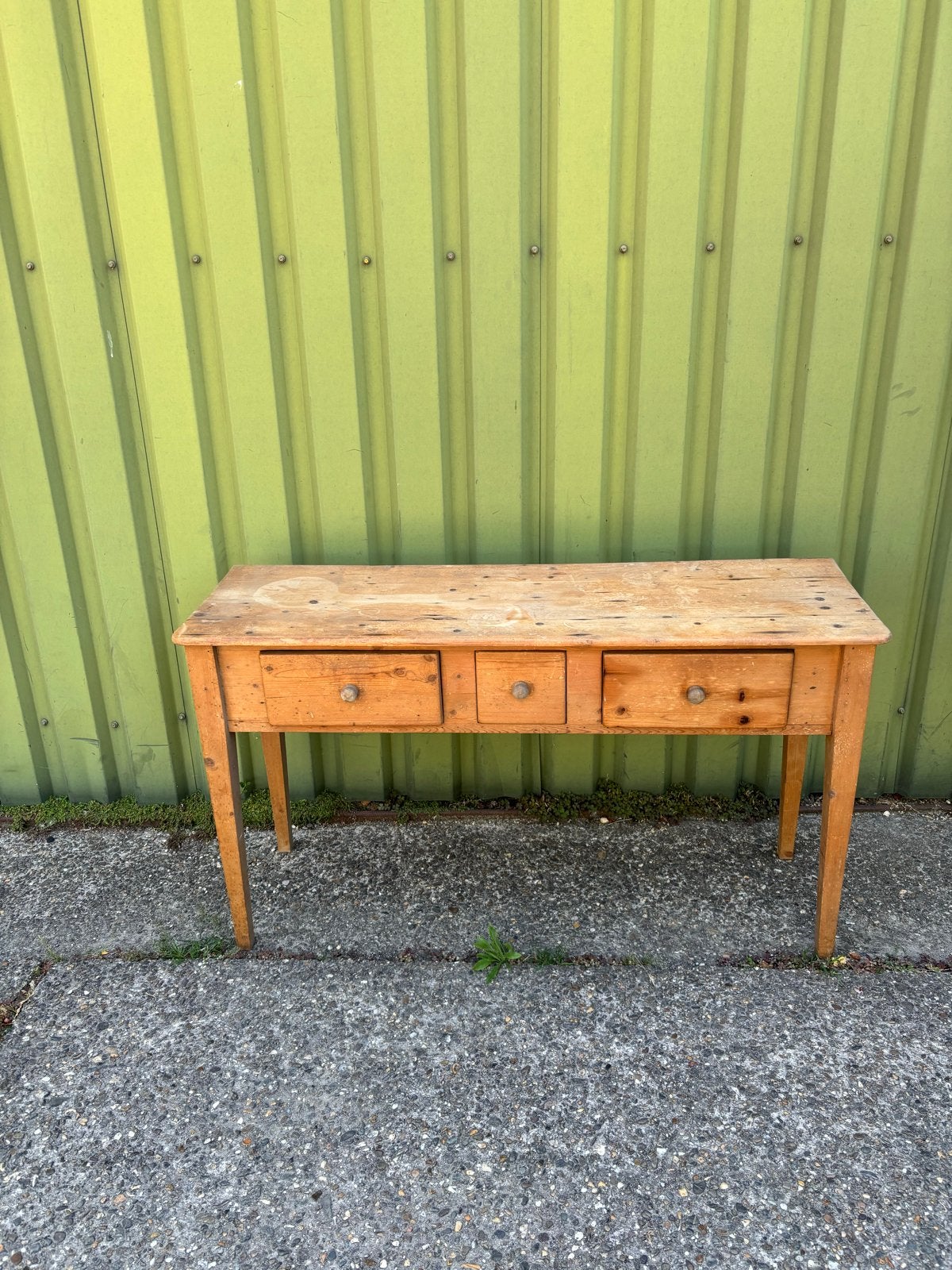 Antieke houten tafel met drie lades, Ophalen
