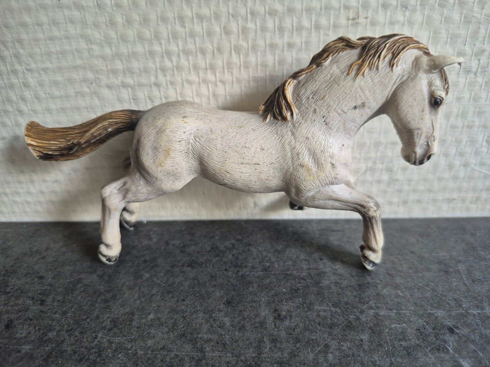 Schleich Paard  Hengst - Wit met opgeheven been, Ophalen of Verzenden