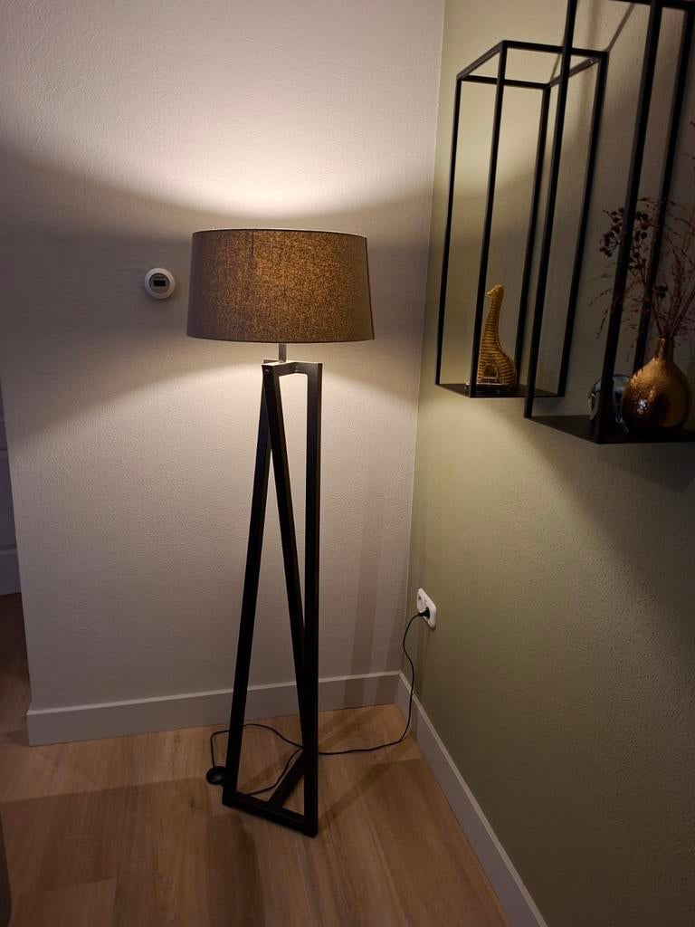 Nieuw vloerlamp(design), Ophalen of Verzenden, 150 tot 200 cm