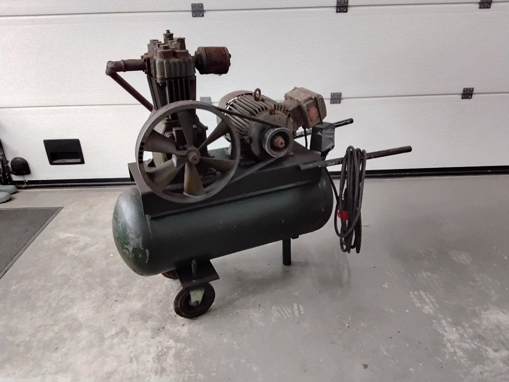 Compressor 380 V  mobiel werkt goed, Gebruikt, 6 tot 10 bar, Ophalen of Verzenden, 25 tot 100 liter