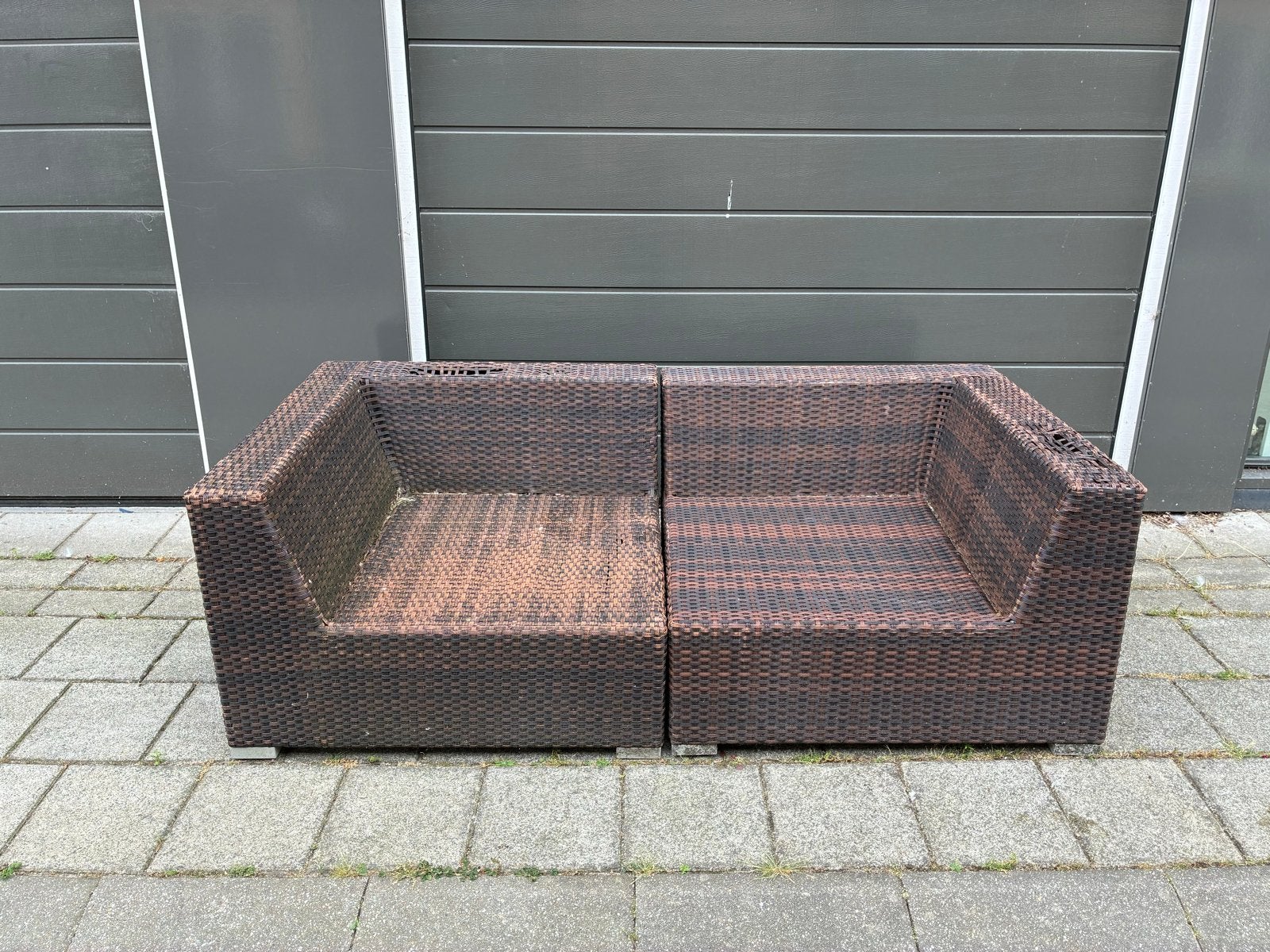 Gratis af te halen: Gebruikte en beschadigde tuinbank, Tuin en Terras, Tuinbanken, Ophalen, Gebruikt, Wicker