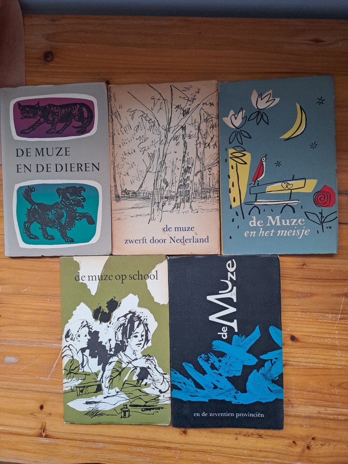 De Muze Boekenweekgeschenken 1954, 1956, 1957, 1961, 1962, Ophalen of Verzenden, Gelezen