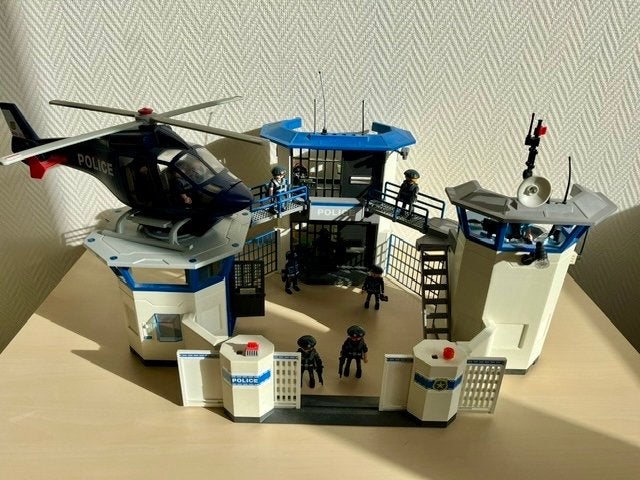 Playmobil 6872 Politiebureau met helikopter + ME busje, Kinderen en Baby's, Gebruikt, Gebouw, Complete set, Ophalen of Verzenden