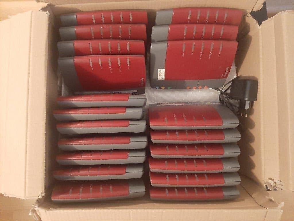 Fritzbox 5124 - 20 stuks exclusief adapter (12V 1A), Ophalen of Verzenden, Gebruikt, Router met modem, AVM FRITZ!Box