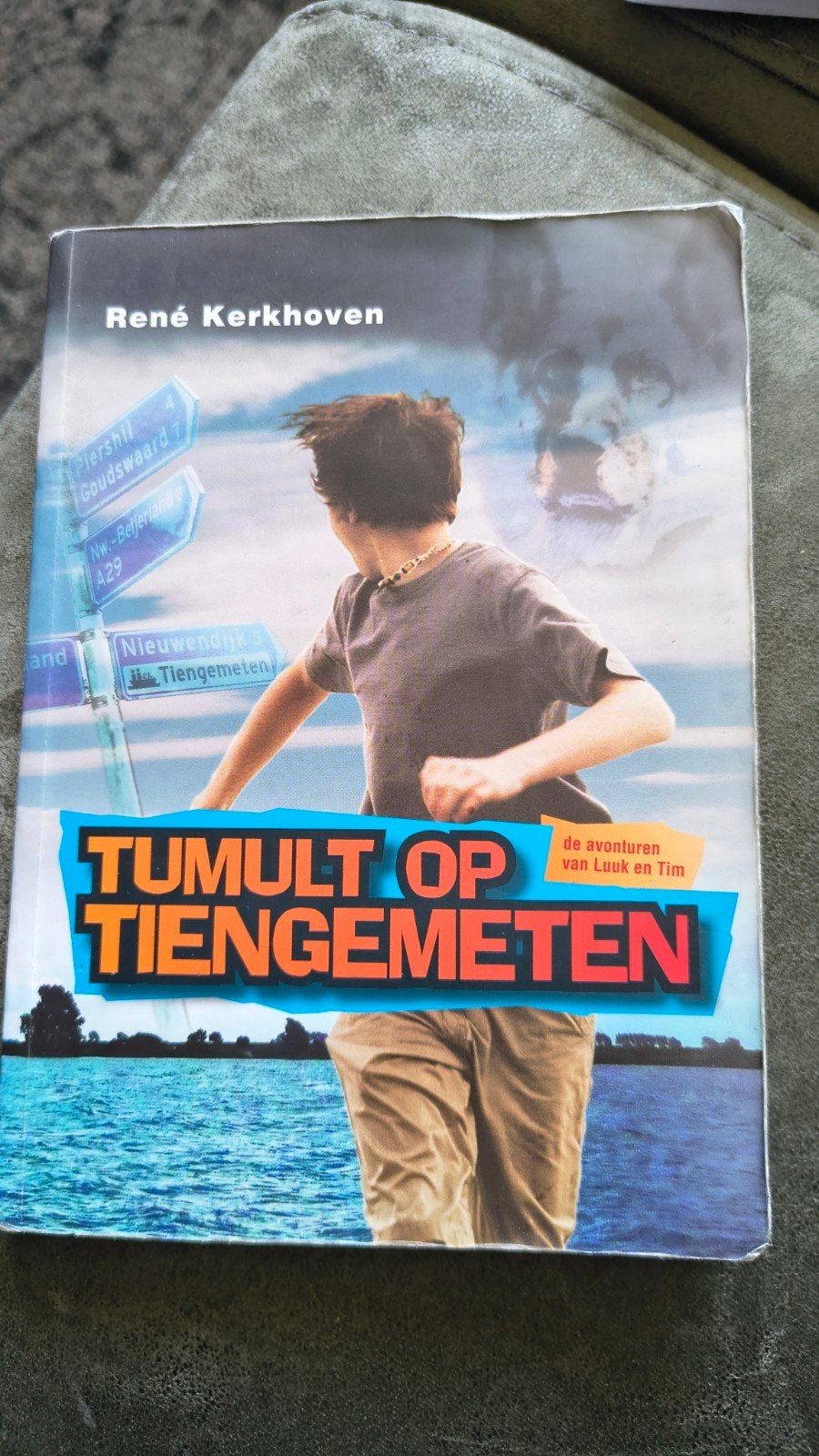 R. Kerkhoven - Tumult op Tiengemeten, Gelezen, Fictie algemeen, Ophalen of Verzenden, R. Kerkhoven
