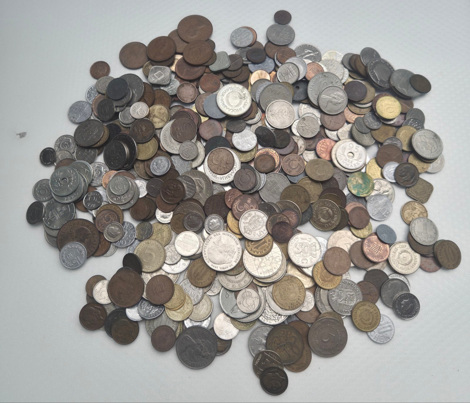 1,9 kg ongesorteerde wereldmunten, o.a nld (Uncirculat, Postzegels en Munten, Ophalen of Verzenden, Overige waardes, Losse munt