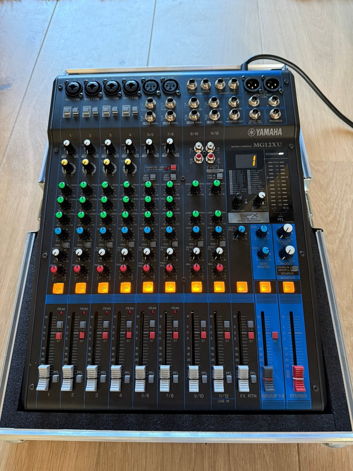 Yamaha MG12XU Mixer met Flightcase, Muziek en Instrumenten, Mengpanelen, Ophalen of Verzenden, Zo goed als nieuw, 10 tot 20 kanalen