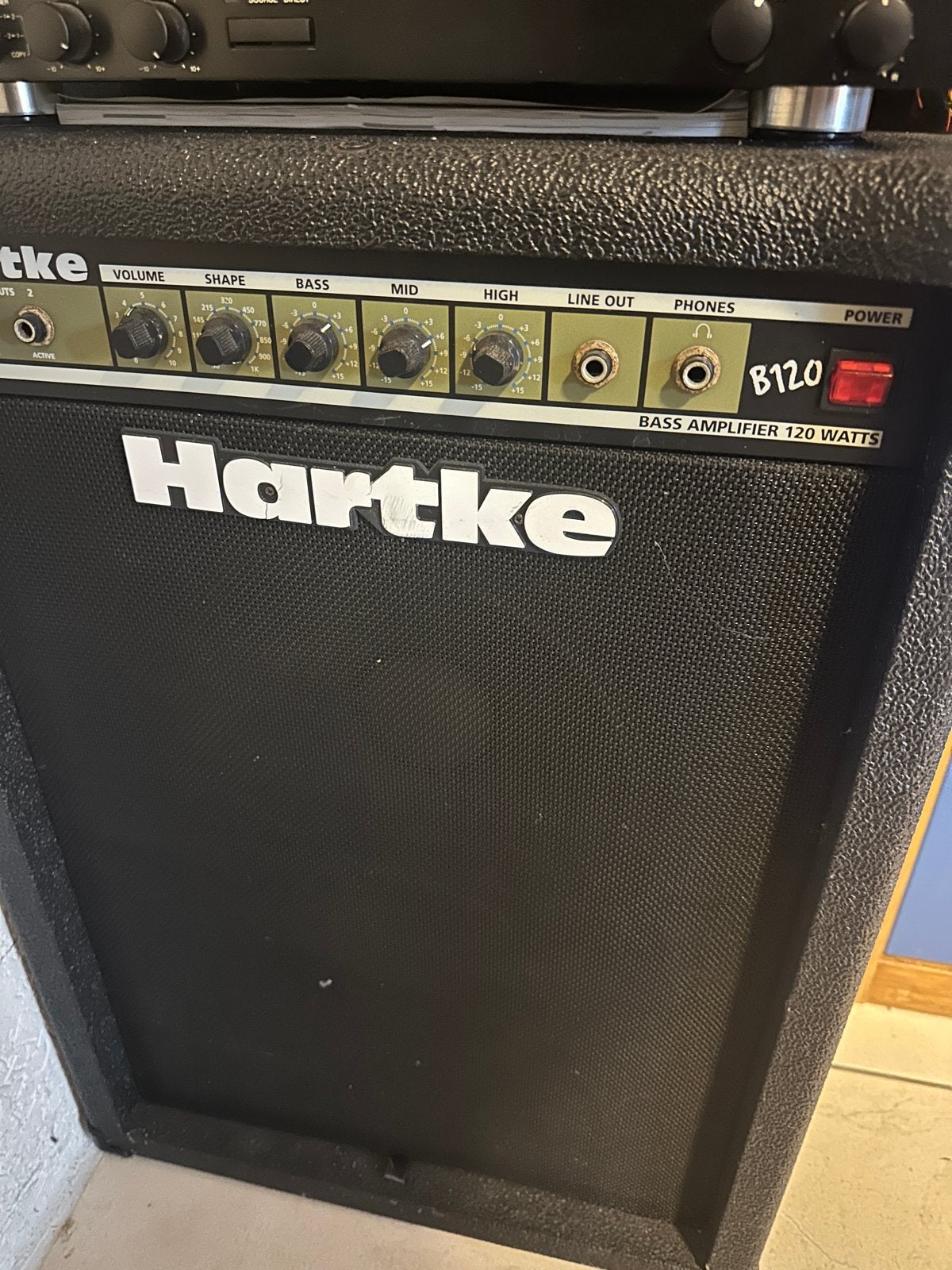 Hartke B120 Basversterker 120 Watt, Muziek en Instrumenten, Ophalen of Verzenden, Gebruikt, Basgitaar, 100 watt of meer