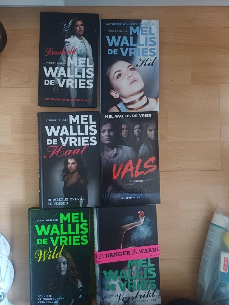 Mel Wallis de Vries boeken - Jeugdthrillers, Ophalen, Gelezen, Mel Wallis de Vries, Nederland